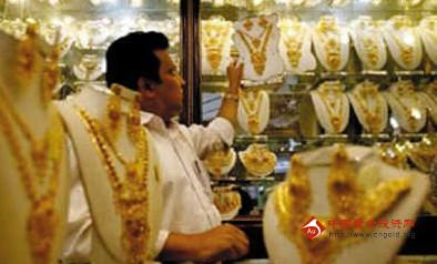黄金价格一些回调 看更远目标