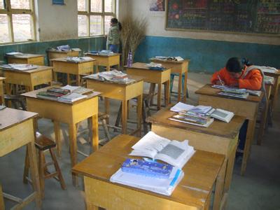 学校欠贷百万 师生难以上课