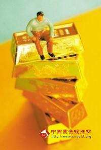 （黄金震荡）用假黄金首饰“以旧换新” 金店吃大亏